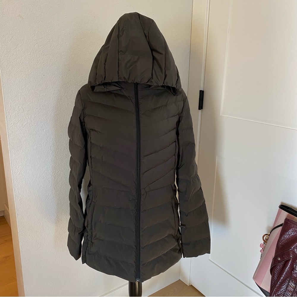 Stylish Black Puffer Jacket with Hood